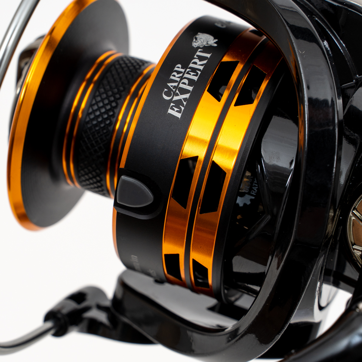 Carp Expert Naviják s volnoběžnou brzdou Black Shadow Light Feeder 4000