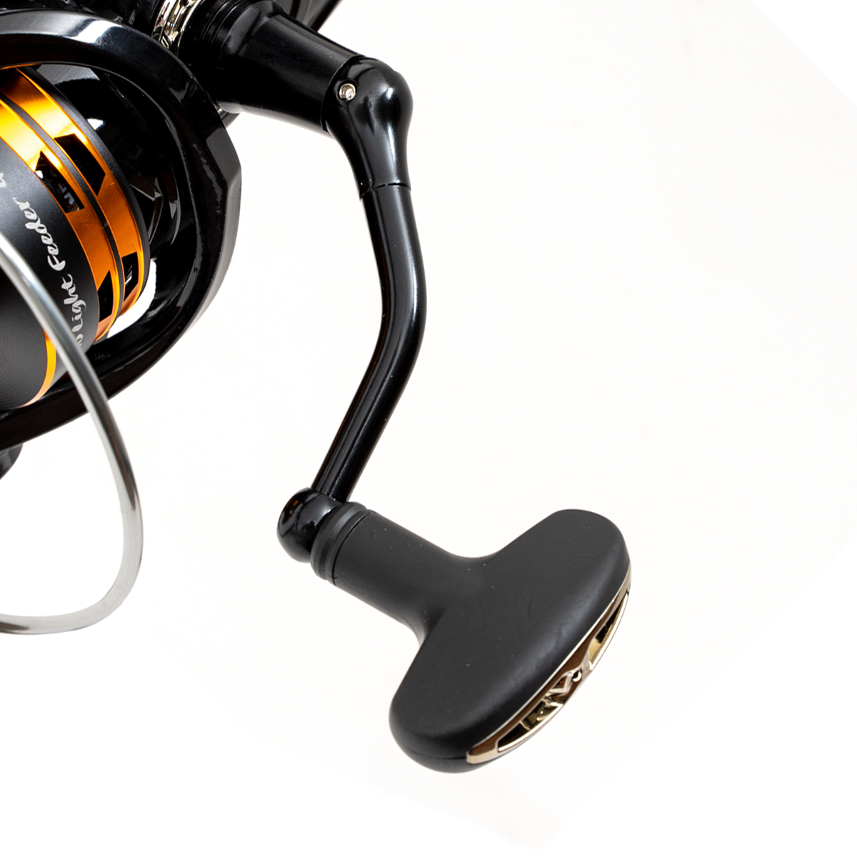 Carp Expert Naviják s volnoběžnou brzdou Black Shadow Light Feeder 4000