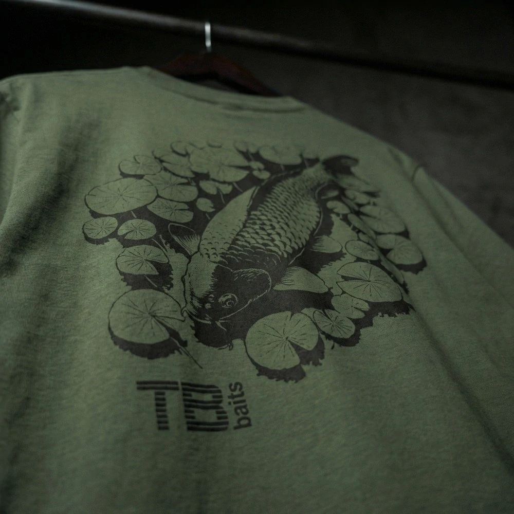TB Baits Tričko Hidden Carp Green
