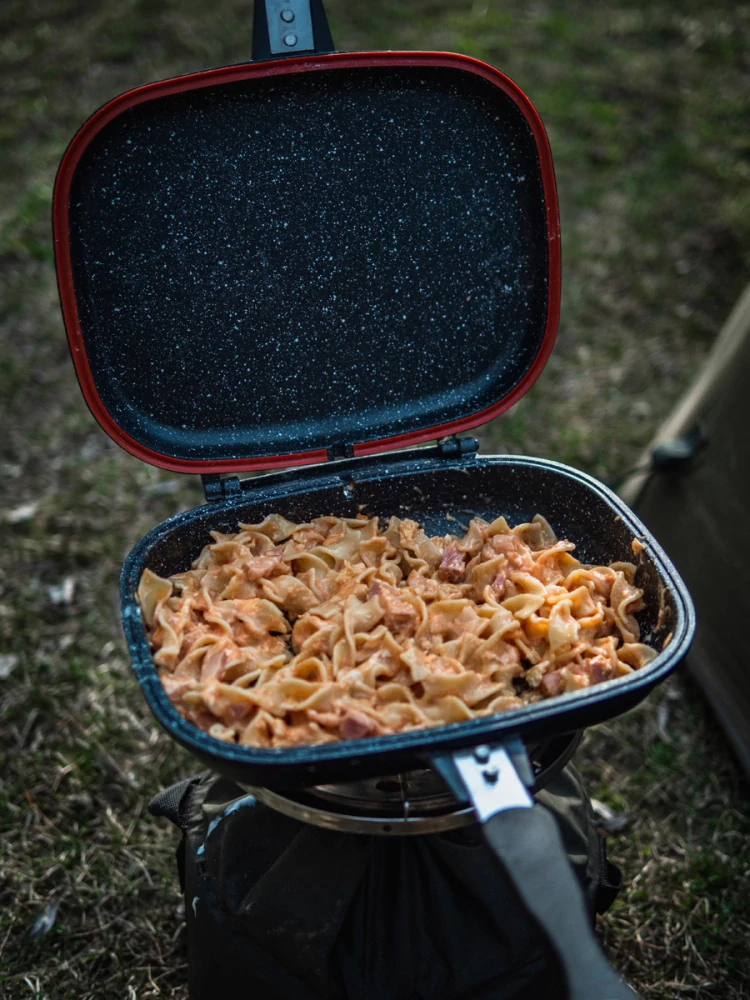 Giants Fishing Akční set Pánev na vaření eazi pan Medium + Nerezový thermo Hrnek 400ml